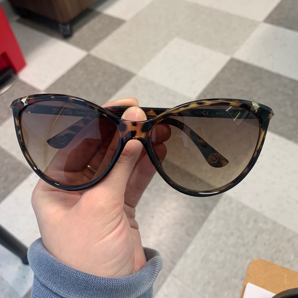 Michael Kors sunglasses. Cat eye - Picture 3 of 3